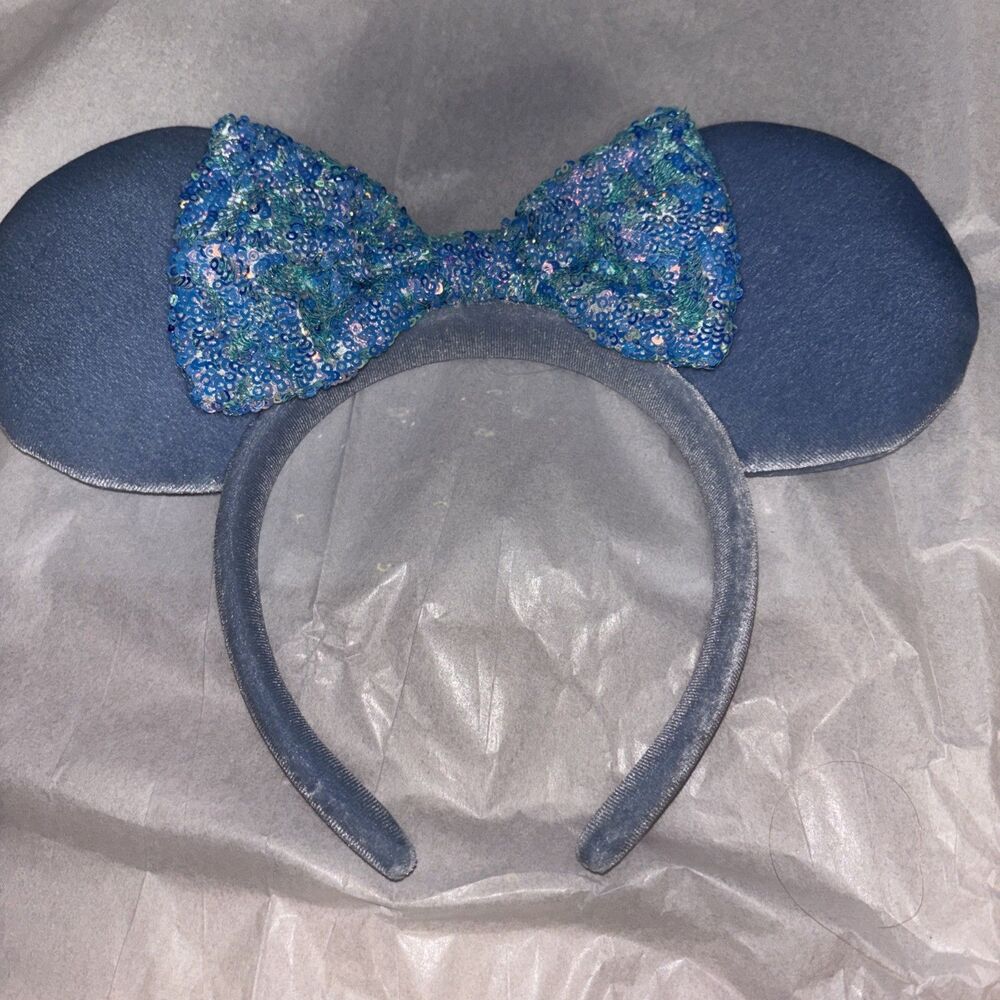 Blue Sequin Bow Mickey Ears Tag Cut Off